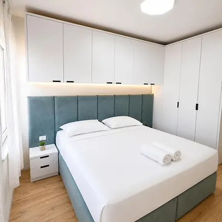 Terrace Square View Apartment *