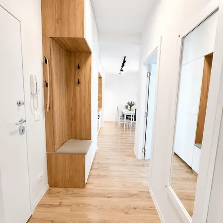 Terrace Square View 티라나