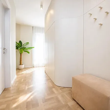 Terrace Square View Apartment *